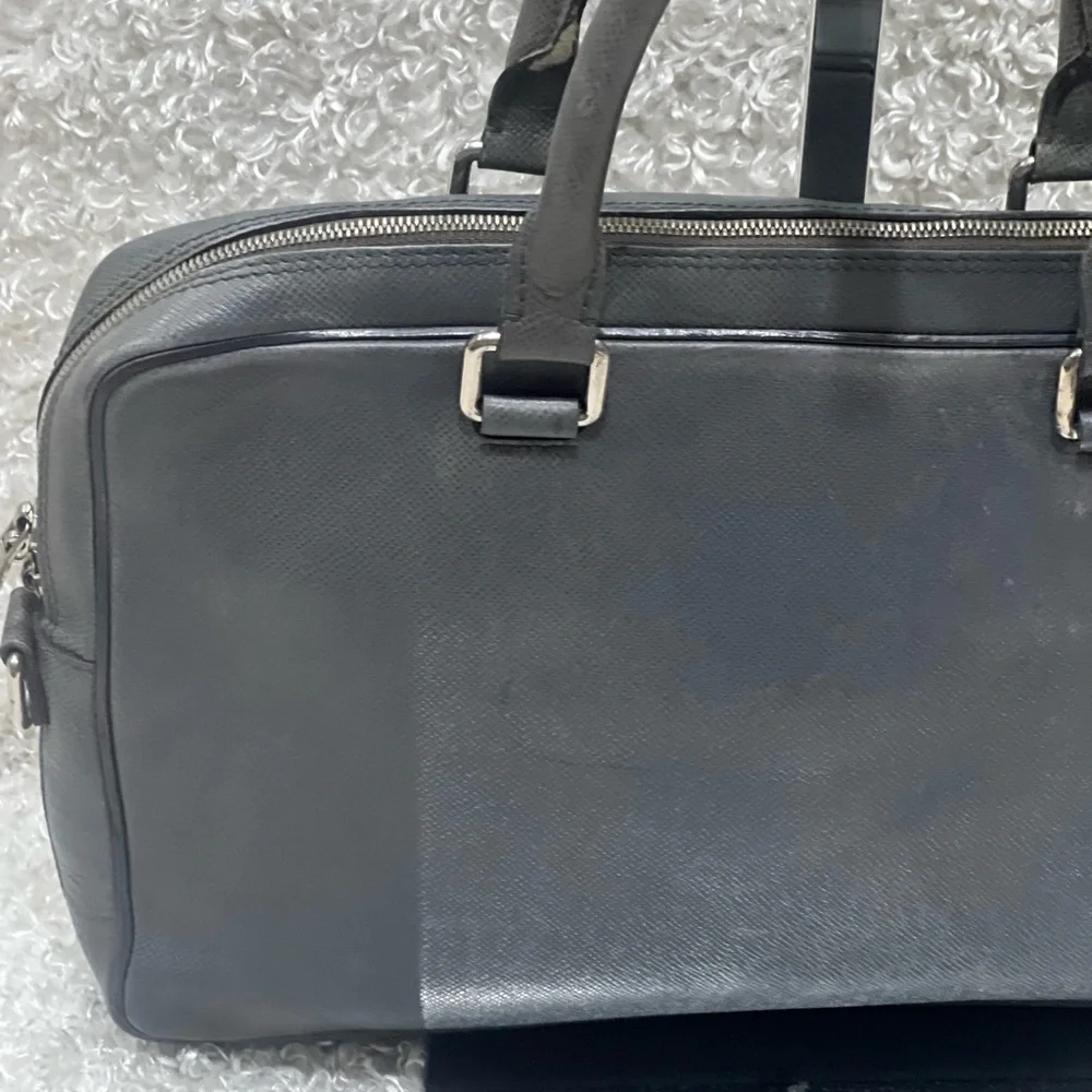 Louis Vuitton Taiga Porte-Documents Business MM